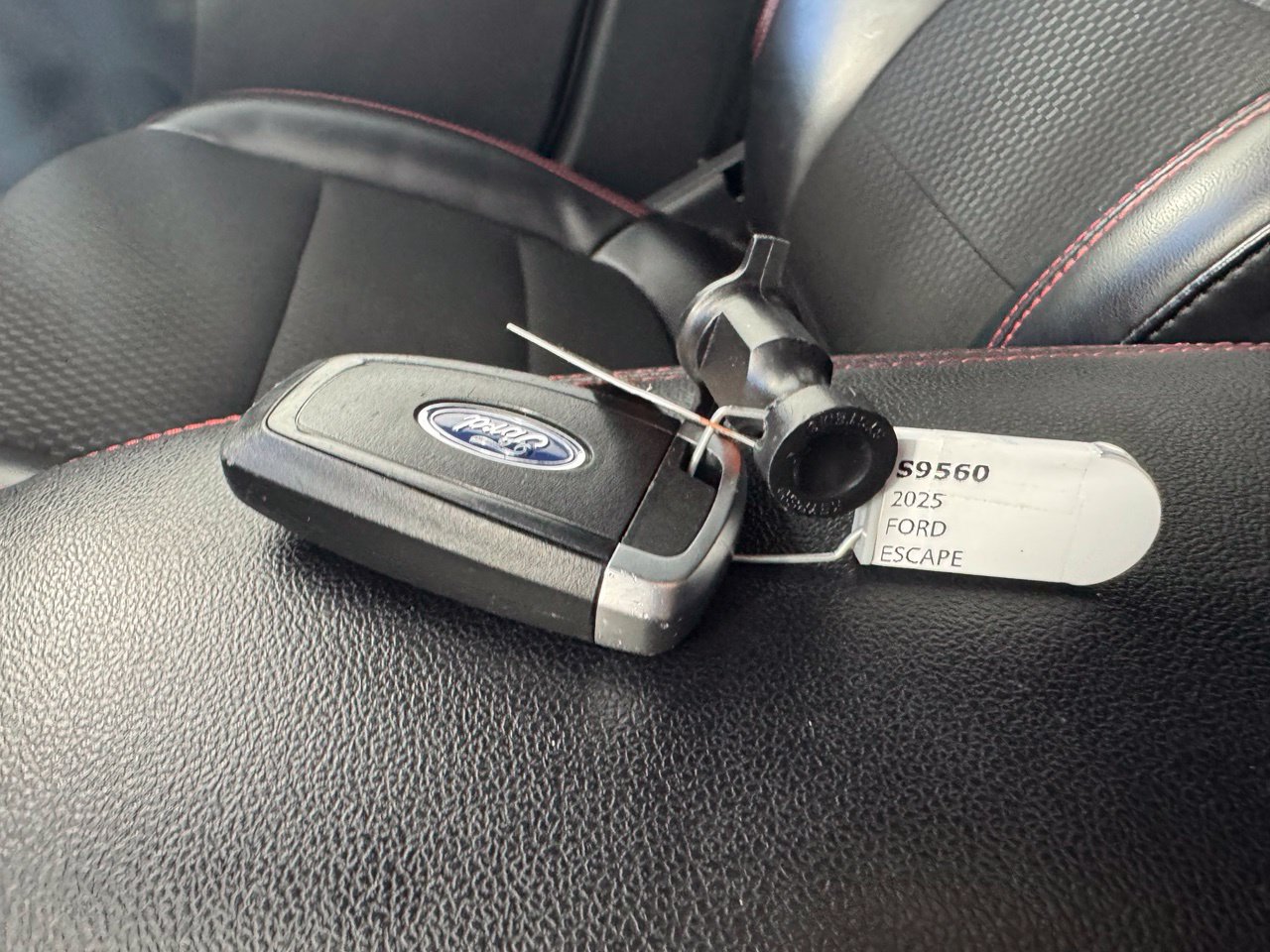 Used 2025 Ford Escape ST-Line FWD image 3