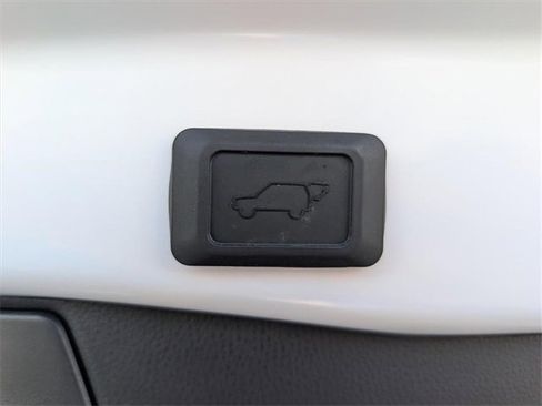 Used 2023 Toyota RAV4 XLE Premium image 21