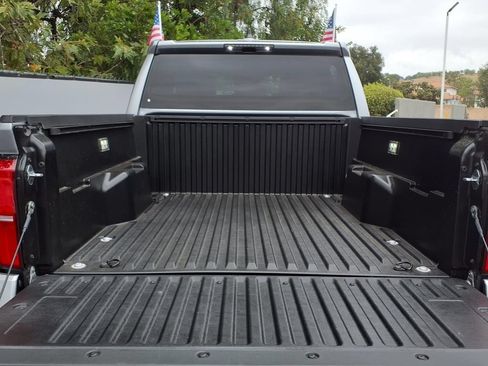 Certified 2025 Toyota Tacoma TRD Off-Road AWD/4WD image 8