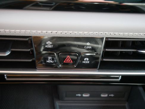 Used 2024 Volkswagen Atlas Cross Sport SEL R-Line image 30