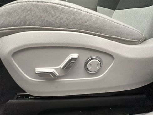 New 2026 Hyundai Ioniq 9 SE image 8