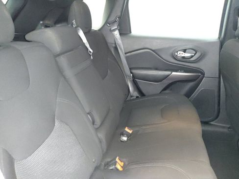 Used 2019 Jeep Cherokee Latitude w/ Popular Appearance Group FWD image 19