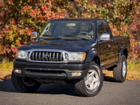 Used 2004 Toyota Tacoma Limited image 3