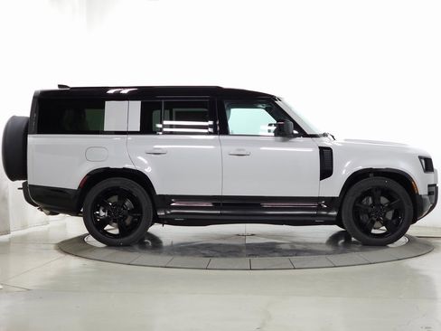 New 2026 Land Rover Defender 130 X-Dynamic SE image 7