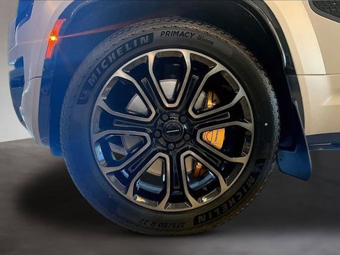 New 2026 Land Rover Defender 110 OCTA AWD/4WD image 12
