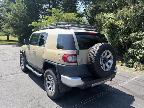 Used 2014 Toyota FJ Cruiser 4WD w/ Upgrade Package image 7