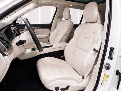 Used 2023 Volvo XC90 B6 Plus AWD/4WD image 10
