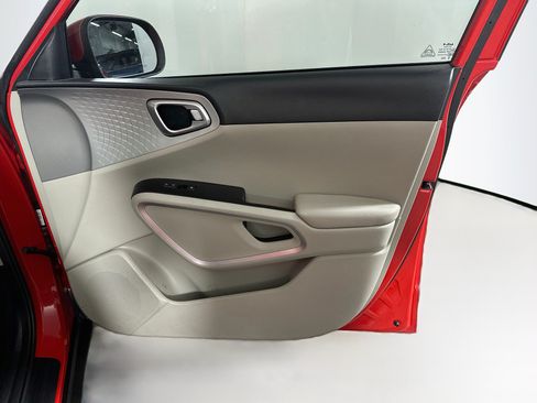 Used 2022 Kia Soul LX FWD image 29