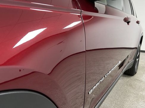 Used 2024 Jeep Grand Cherokee Limited image 17