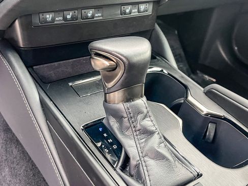 Certified 2025 Lexus ES 300h w/ Premium Package image 19