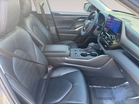 Used 2023 Toyota Highlander XLE FWD image 15