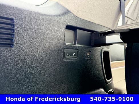 Used 2022 Hyundai Palisade Limited w/ Winter Package image 26