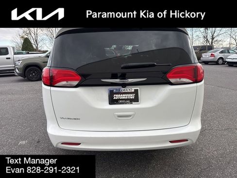 Used 2023 Chrysler Voyager LX image 6