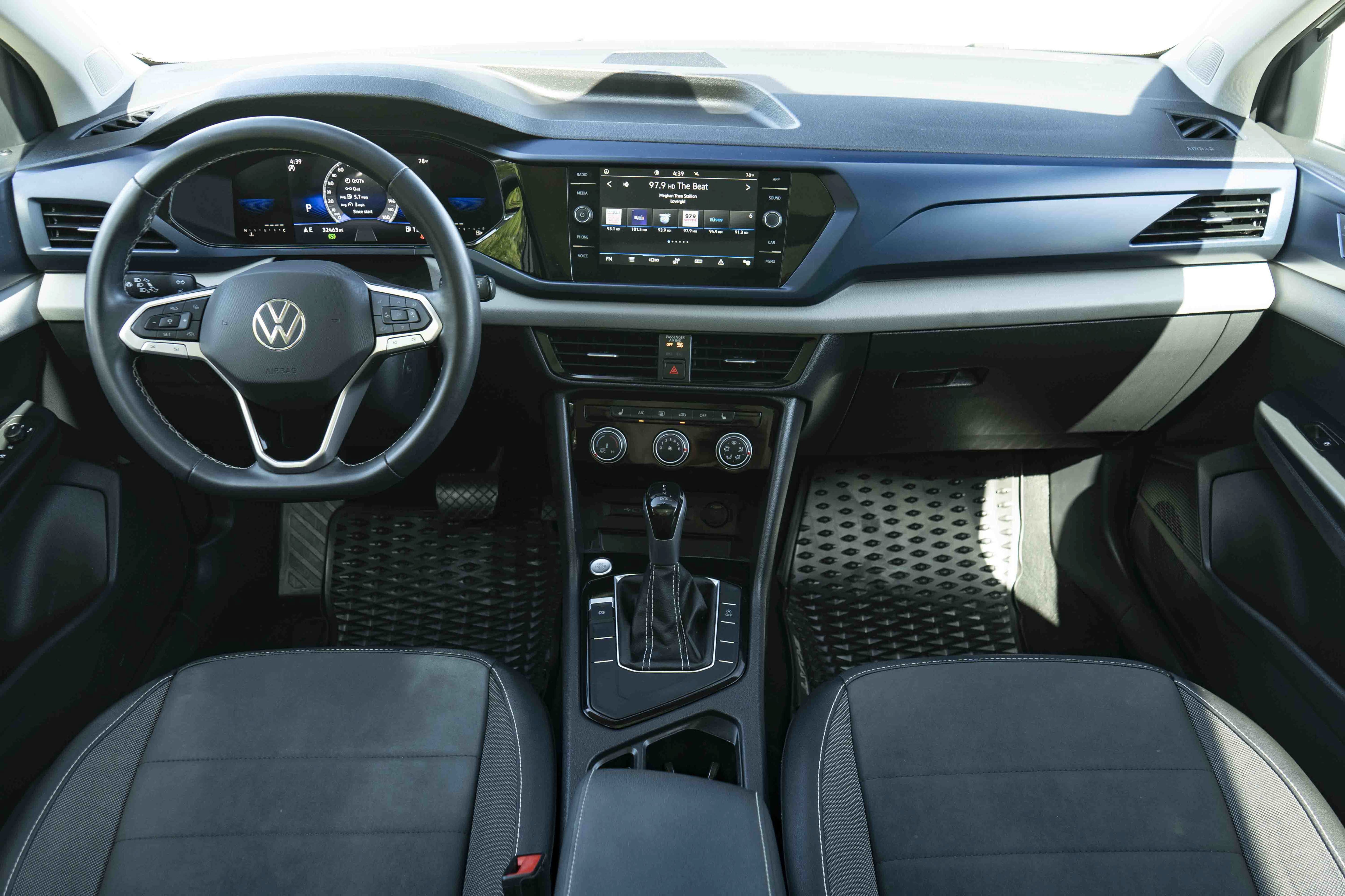 Certified 2023 Volkswagen Taos SE w/ Panoramic Sunroof Package FWD image 24