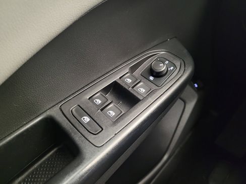 Used 2022 Volkswagen Taos SE w/ Panoramic Sunroof Package image 27