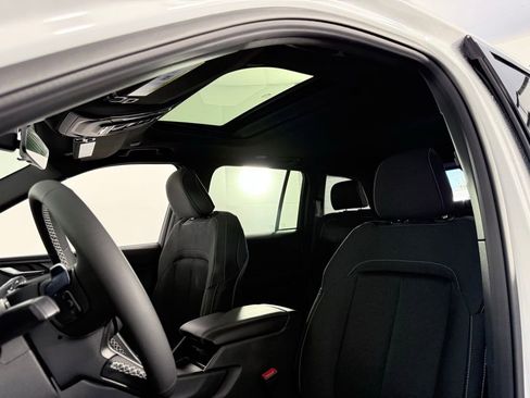 New 2025 Jeep Grand Cherokee Laredo X image 11