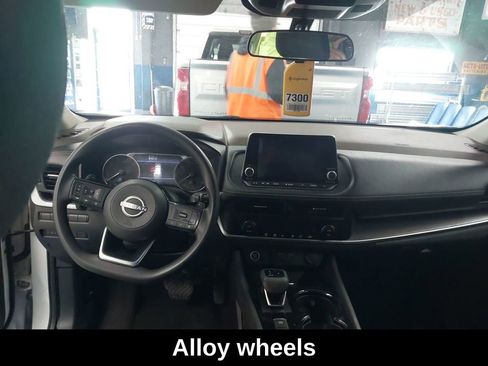 Used 2023 Nissan Rogue SV image 13