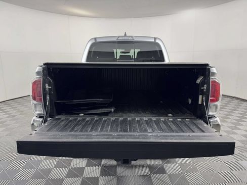 Used 2022 Toyota Tacoma TRD Off-Road AWD/4WD image 14