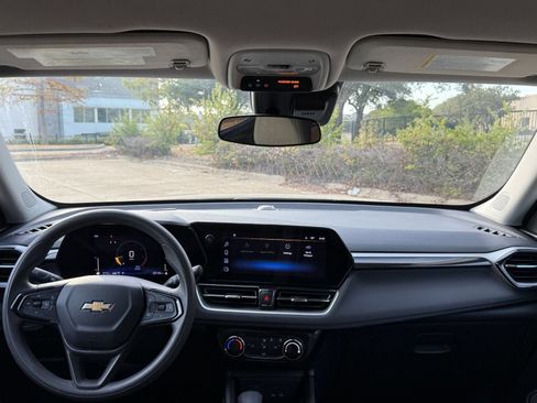 Used 2025 Chevrolet TrailBlazer LT w/ Driver Confidence Package AWD/4WD image 32
