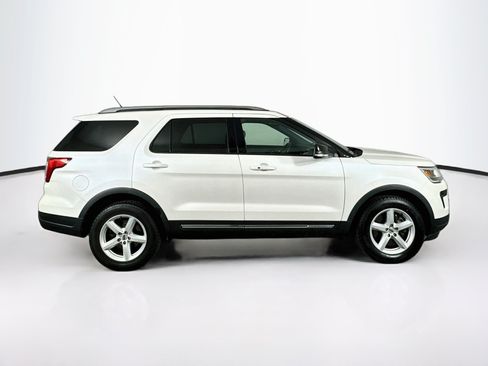 Used 2018 Ford Explorer XLT w/ Equipment Group 202A FWD image 10