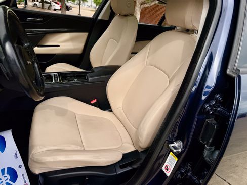 Used 2018 Jaguar XE RWD image 19