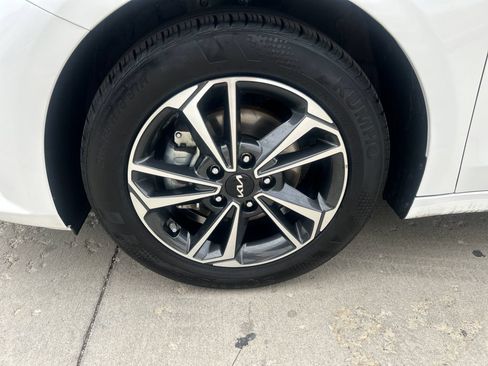 Used 2024 Kia Forte LXS FWD image 27
