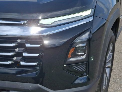 Used 2025 Chevrolet Equinox LT AWD/4WD image 9