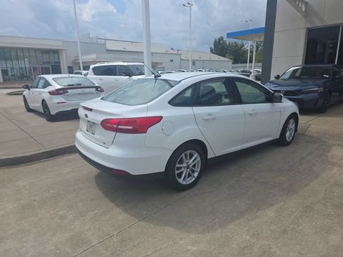 Used 2018 Ford Focus SE FWD image 7