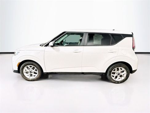 Used 2023 Kia Soul LX w/ LX Technology Package image 4