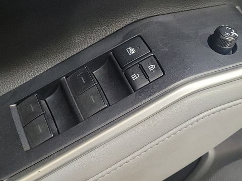 Used 2020 Toyota Highlander XLE image 27