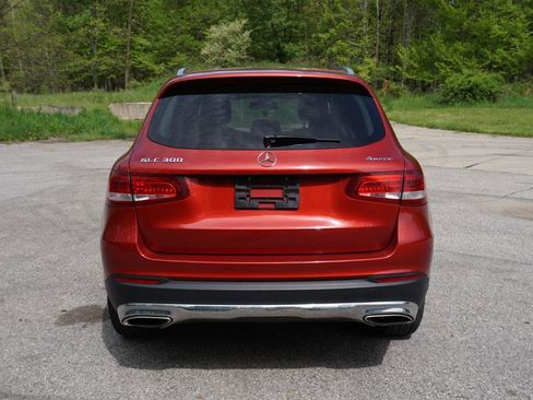 Used 2017 Mercedes-Benz GLC 300 4MATIC image 4