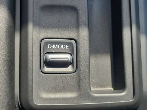 Used 2025 Nissan Pathfinder S FWD image 27