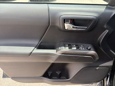 Used 2019 Toyota Tacoma TRD Off-Road AWD/4WD image 20