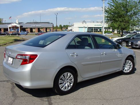Used 2014 Toyota Camry LE FWD image 6