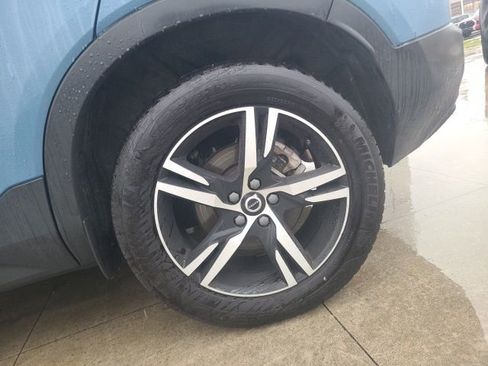 Used 2024 Volvo XC40 B5 Core image 11