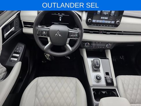Used 2023 Mitsubishi Outlander SEL FWD image 12