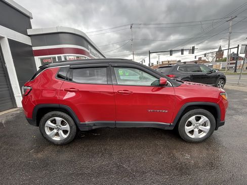 Used 2018 Jeep Compass Latitude w/ Popular Equipment Group AWD/4WD image 4