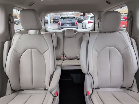 Used 2020 Chrysler Pacifica Limited w/ Advanced Safetytec Group image 22