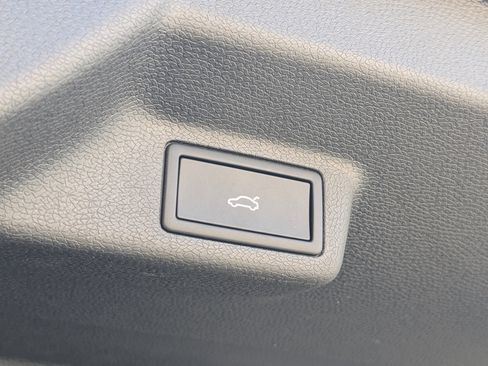 Used 2025 Volkswagen ID. Buzz Pro S Plus RWD image 20