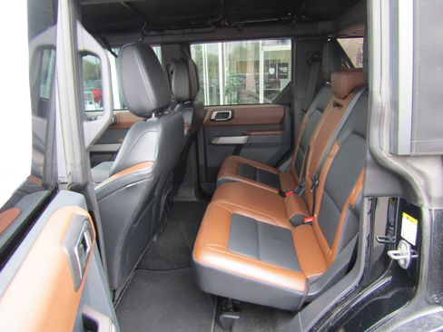 Used 2023 Ford Bronco Outer Banks w/ Sasquatch Package AWD/4WD image 11