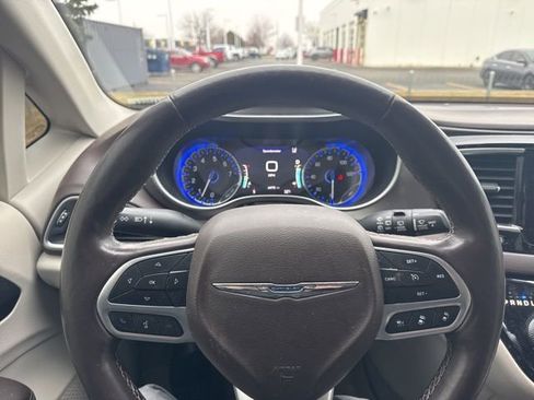 Used 2017 Chrysler Pacifica Touring-L Plus w/ Advanced Safetytec Group image 22