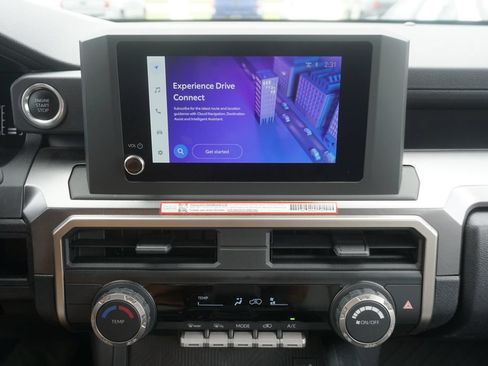 Used 2025 Toyota 4Runner SR5 AWD/4WD image 8