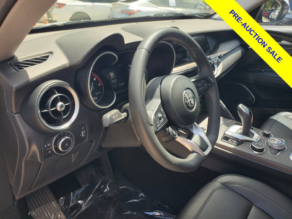 Used 2021 Alfa Romeo Stelvio Ti w/ Nero Edizione AWD/4WD image 15