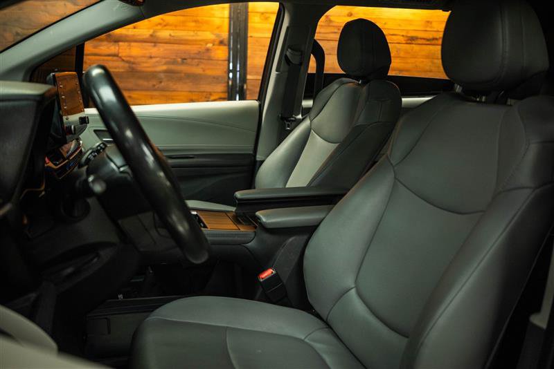 Used 2023 Toyota Sienna XLE AWD/4WD image 10