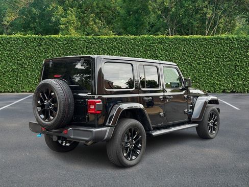 Used 2023 Jeep Wrangler Unlimited Sahara w/ Cold Weather Group AWD/4WD image 3