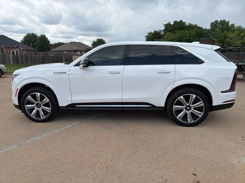 Used 2025 Cadillac Escalade IQ Luxury 2 AWD/4WD image 2