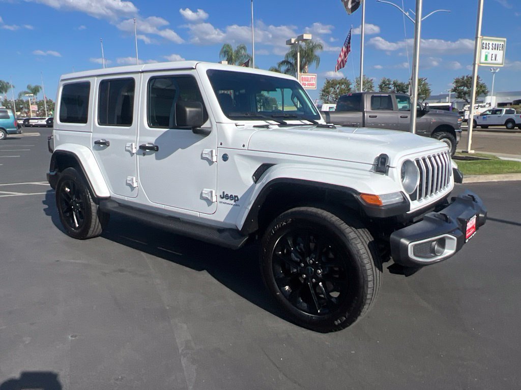 Used 2025 Jeep Wrangler Unlimited Sahara AWD/4WD image 5