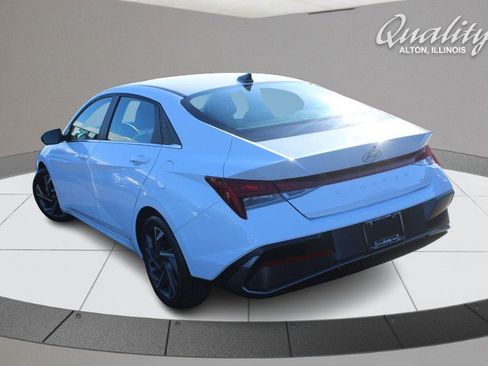 Used 2025 Hyundai Elantra Limited image 6