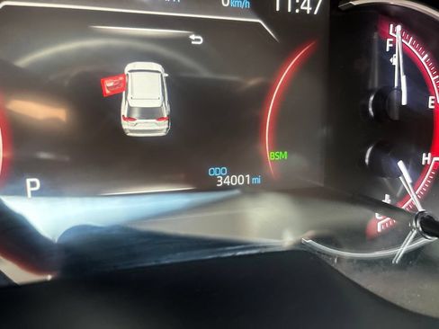 Used 2025 Toyota RAV4 XLE AWD/4WD image 3