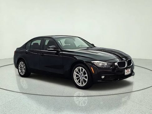 Used 2017 BMW 320i xDrive Sedan AWD/4WD image 8